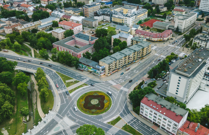 Rynek Pierwotny czy Wtórny: Którą Nieruchomość Wybrać? Poradnik Inwestora